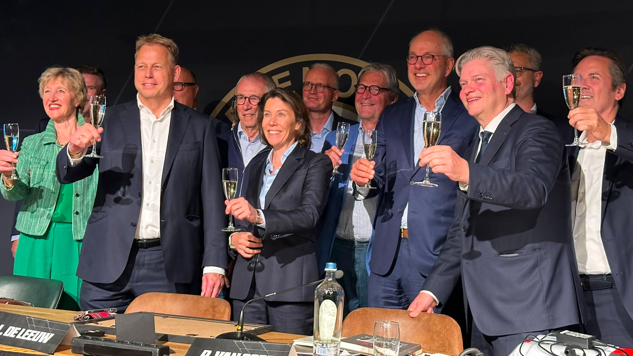 Bestuurders van Feyenoord en De Kuip toosten op de eenwording