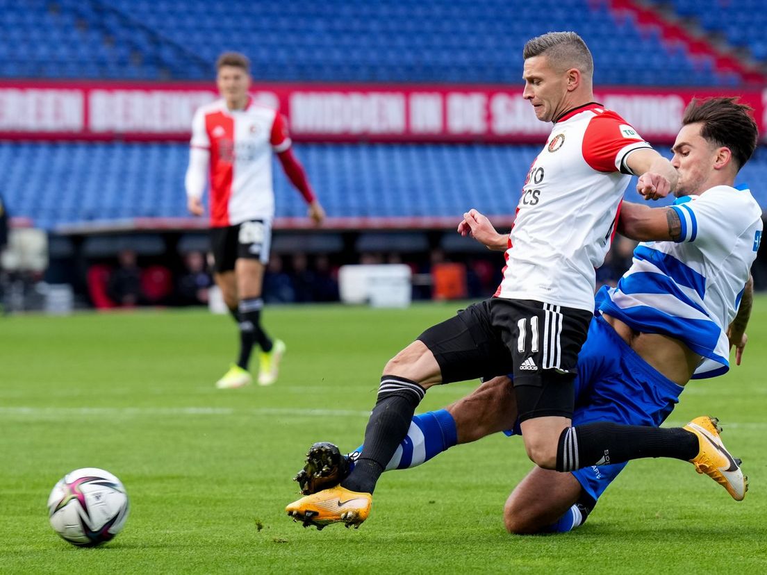 Bryan Linssen schiet Feyenoord op 1-0 tegen PEC Zwolle