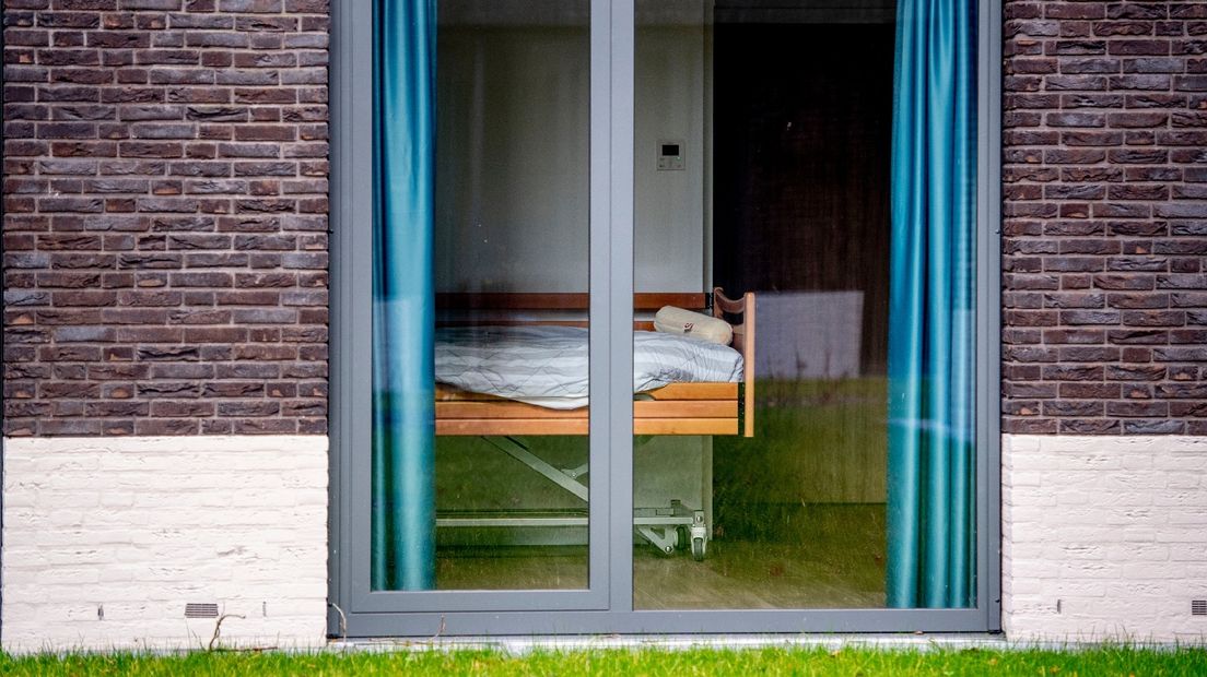 Een bed in een verzorgingstehuis (foto ter illustratie)