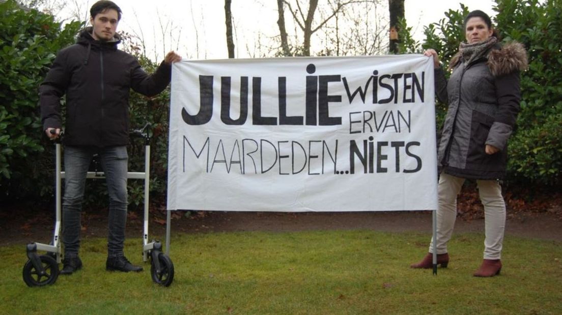 Familie strijdt al jarenlang voor passend onderwijs en moet nu weg van vakantiepark (op de foto zoon Joël en moeder Dingena)