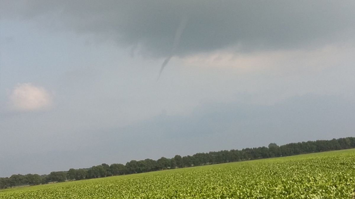 In beeld: Windhozen boven Drenthe
