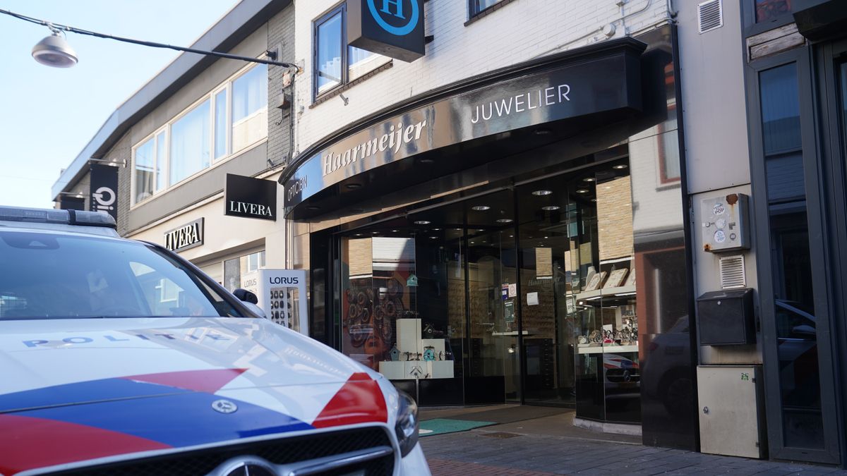 112 Nieuws: Mislukte overval juwelier Raalte | Noodweer velt boom in Scheerwolde