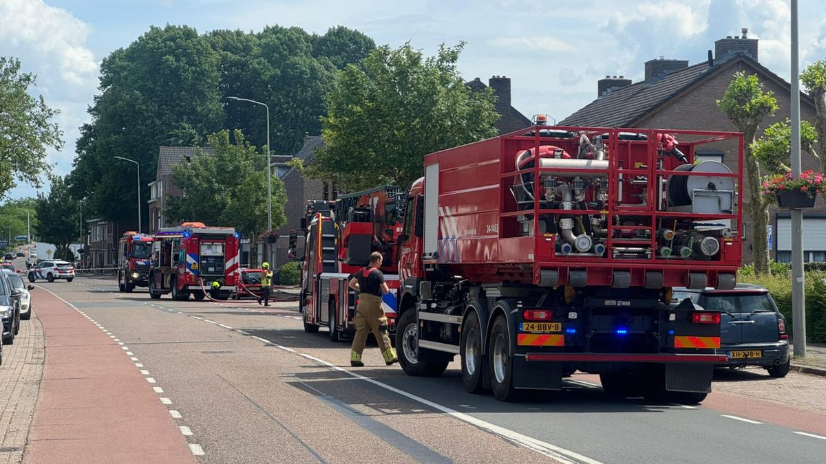 Brand in caravanstalling Heerlen: eigenaar ademt rook in bij blussen