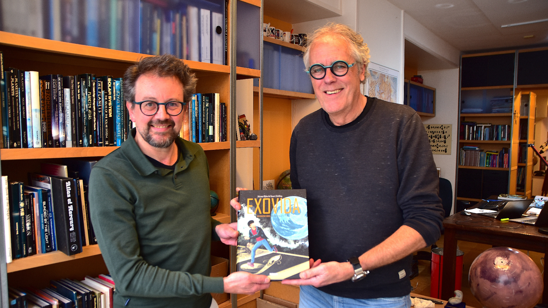 Dik stripboek Govert Schilling over buitenaards leven: 'Ondenkbaar dat dat niet bestaat'