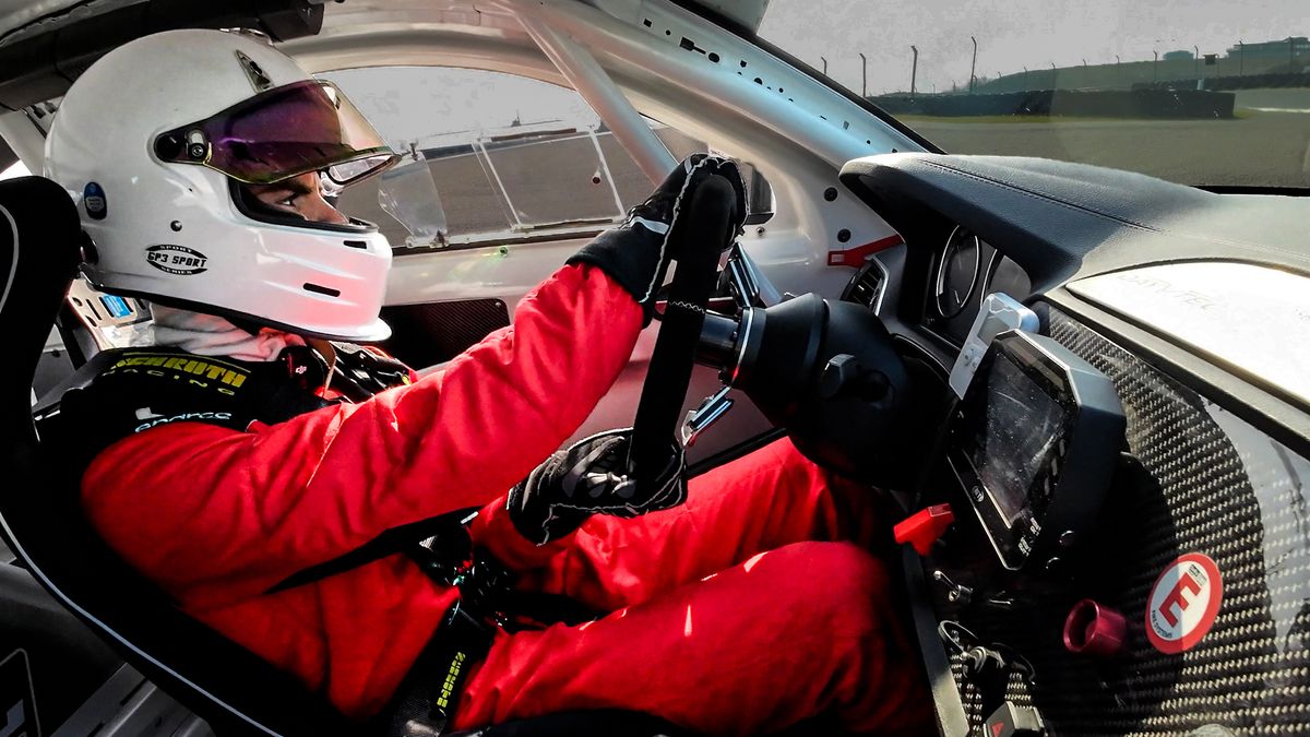 Race-talent Miles Wragg uit Enschede mikt op een plek in wereldtop