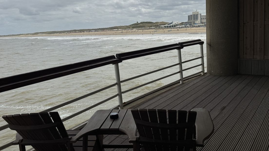 Het terras bij een van de elf hotelkamers van de Pier | Omroep West