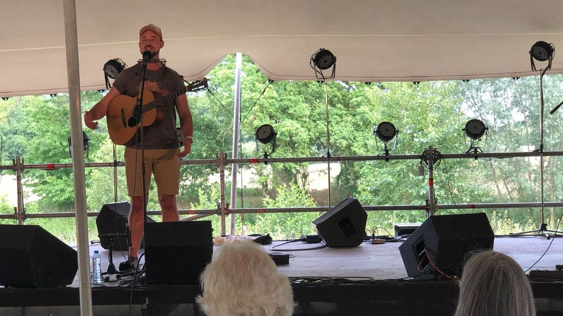 Singer songwriter Stefan Jansen oogstte veel succes tijdens Zunnewende