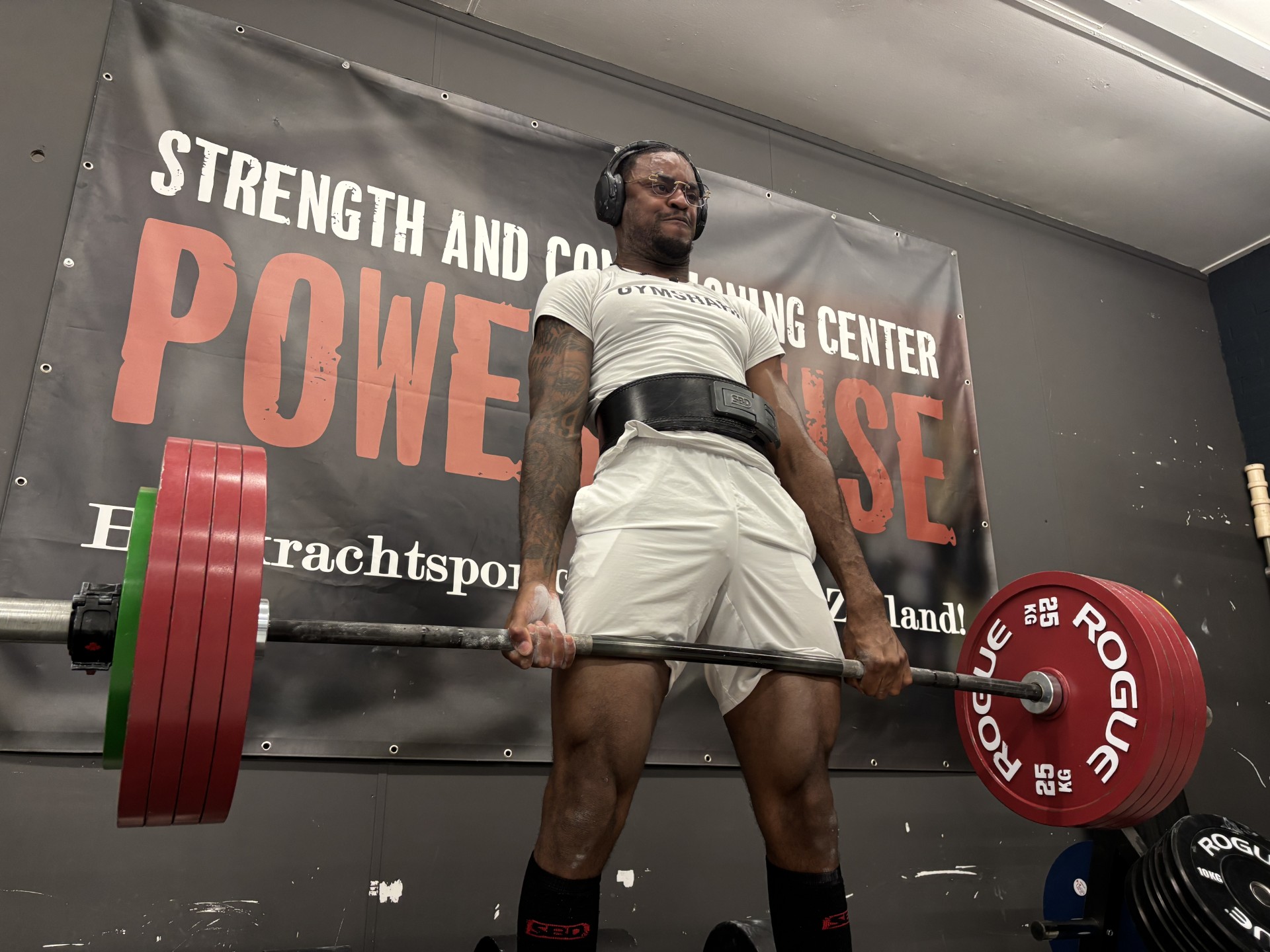 Van ‘summerbody’ naar 305 kilo: Nederlands kampioen Joshua wil altijd meer