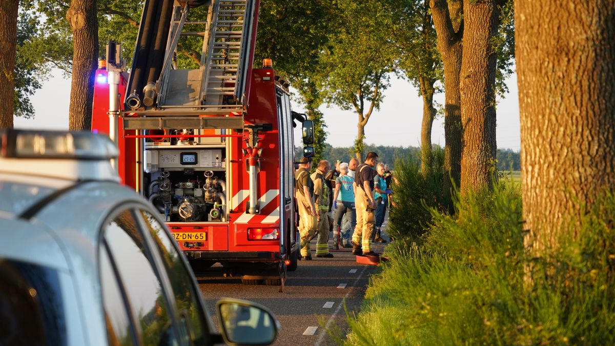 Motorrijder in Hijken belandt in sloot en raakt gewond