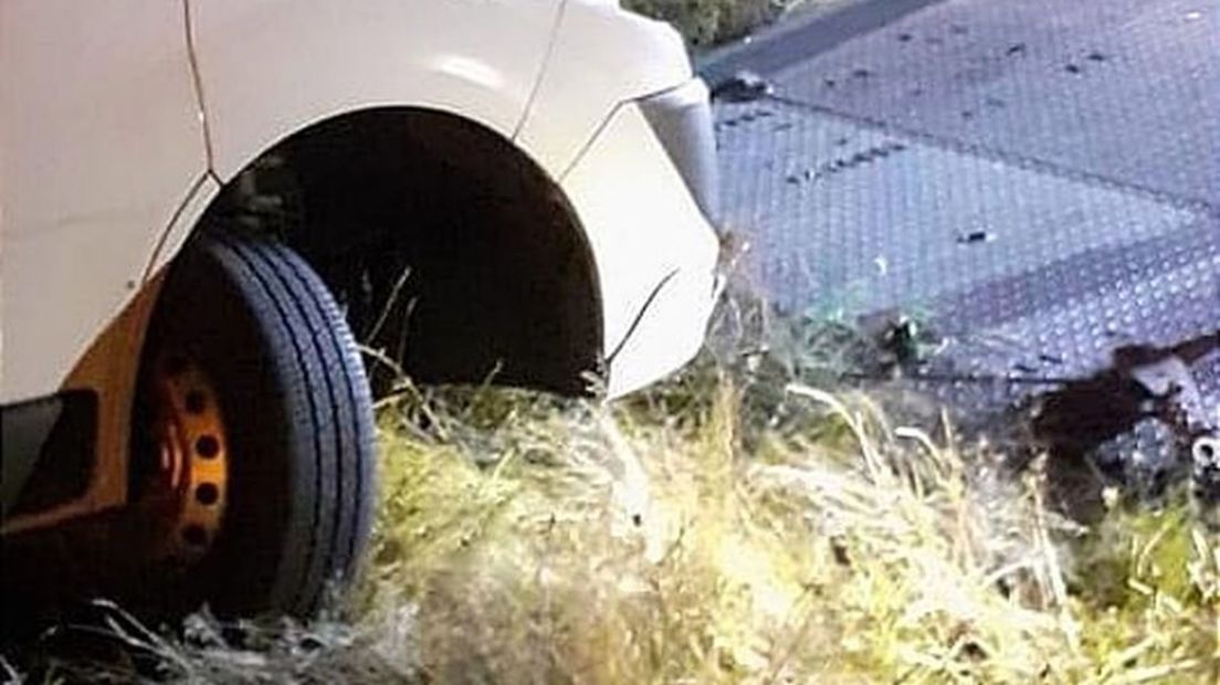 De neus van Weisbeeks auto na het ongeluk (Rechten: Eigen foto)