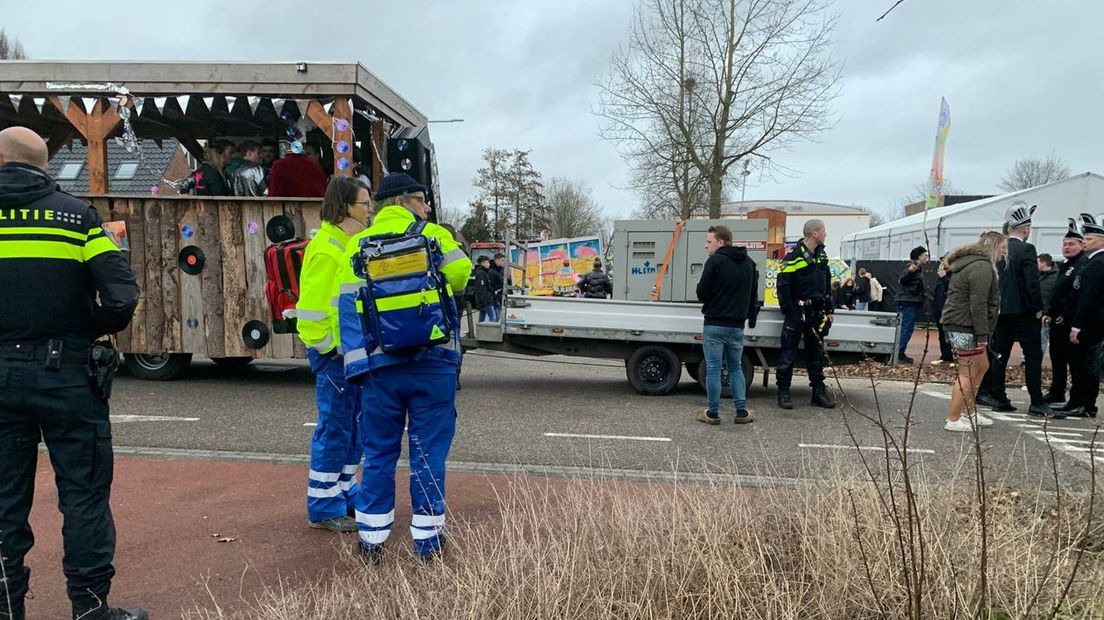 In Slagharen raakte vanmiddag een meisje gewond bij een val van een praalwagen.