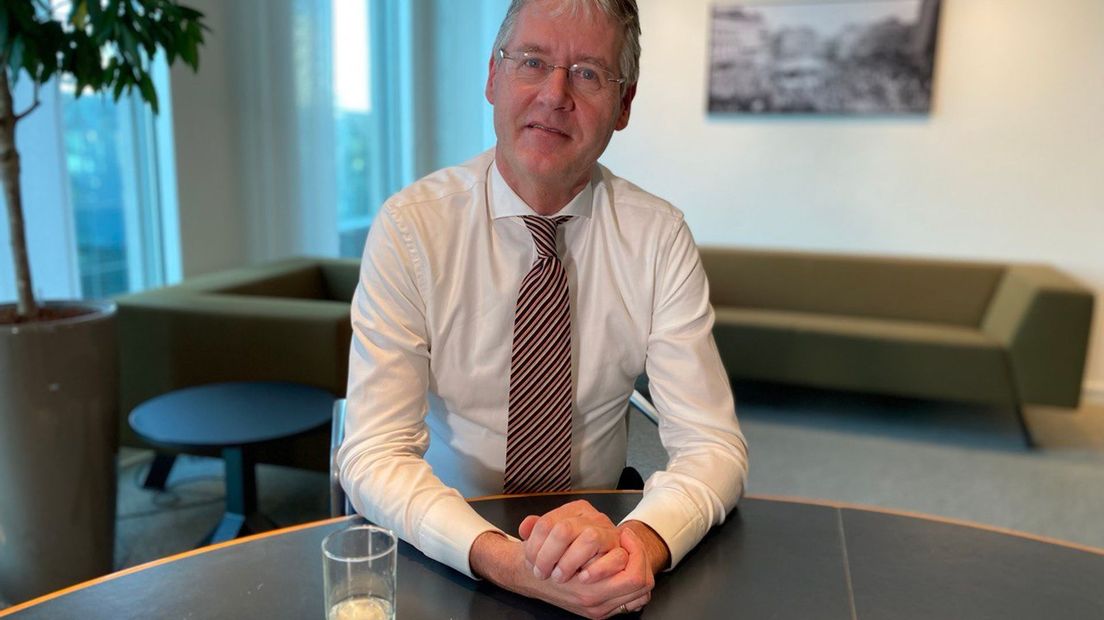Arie Slob, als oud-minister van onderwijs aan het werk als verkenner voor de nieuwe coalitie in Zwolle