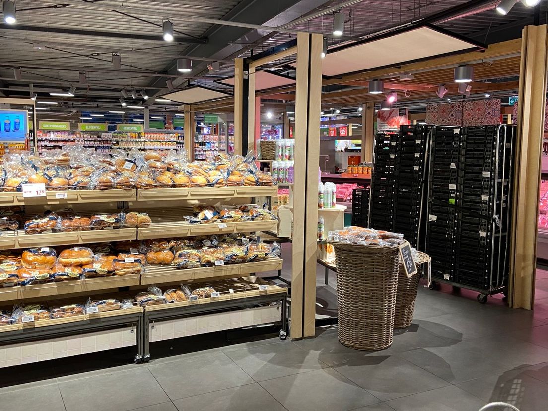 De supermarkt een paar minuten voor sluitingstijd. De meeste levensmiddelen kunnen morgen alsnog verkocht worden, maar dat geldt niet voor alles.