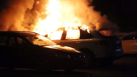 Scooterrijder zwaargewond na ongeluk | Autobranden in Veenendaal. Scooterrijder zwaargewond na ongeluk | Autobranden in Veenendaal.