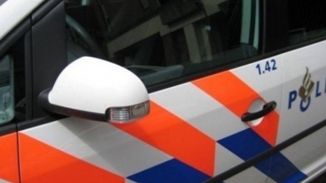 De politie zoekt de vier jongens en eventuele getuigen.