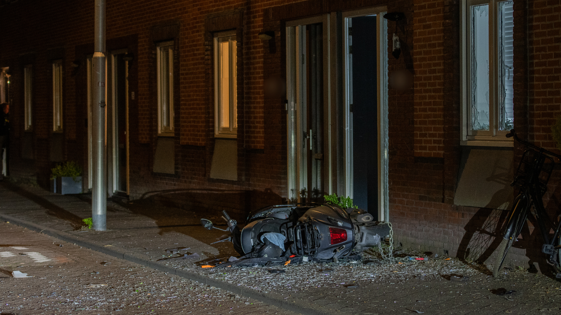 Veel schade door explosief bij woning