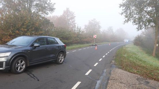 112 Nieuws: Fietsster gewond bij aanrijding in Enter | Auto rijdt tegen afzetting op A1. 112 Nieuws: Fietsster gewond bij aanrijding in Enter | Auto rijdt tegen afzetting op A1.