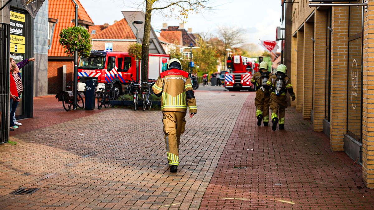 Brand op dak van Hema in Drachten