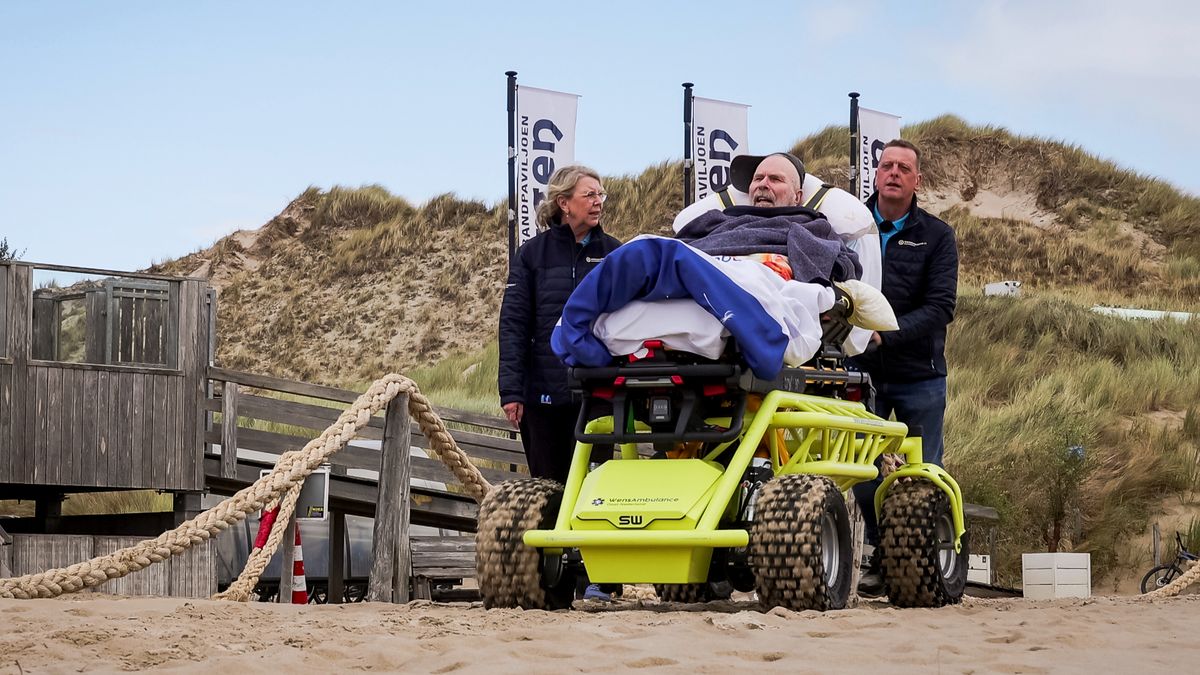 Door deze uitvinding kan Michael uit Den Ham ondanks ziekte weer het strand op