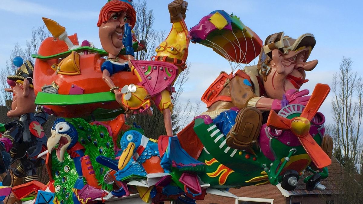 Kroegtijgers uit Geesteren winnen Twentse Carnavalsoptocht Albergen - Oost