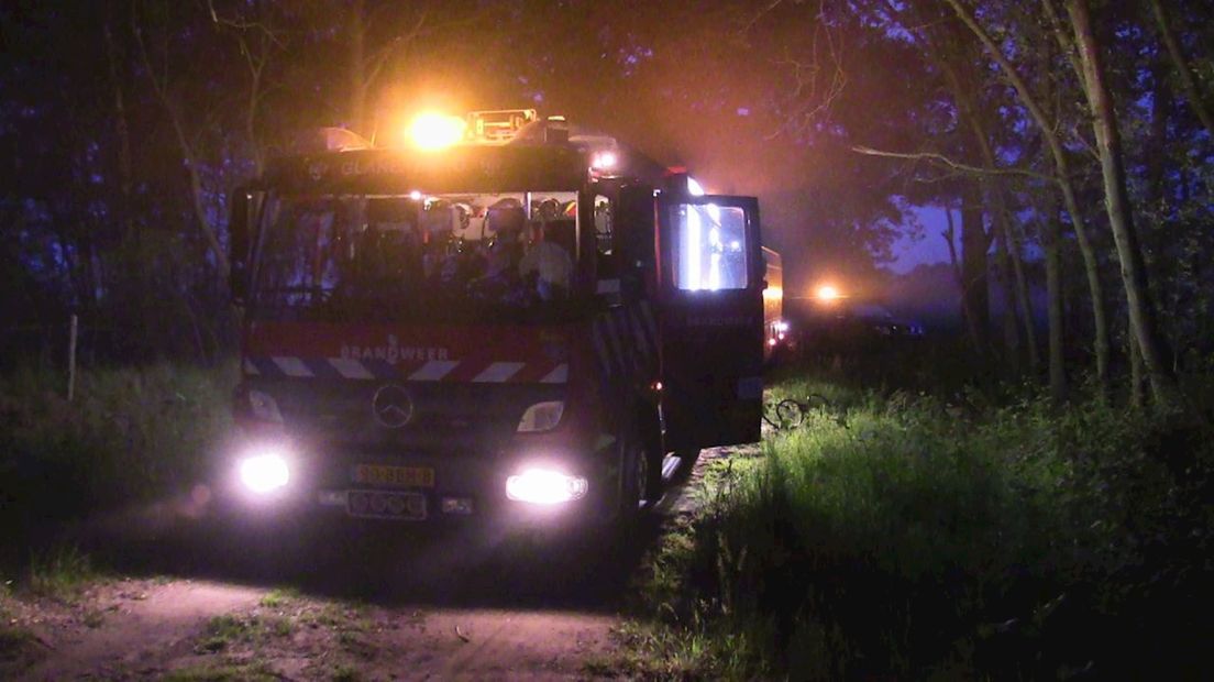 Brandweer druk met blussen natuurbrand in Enschede
