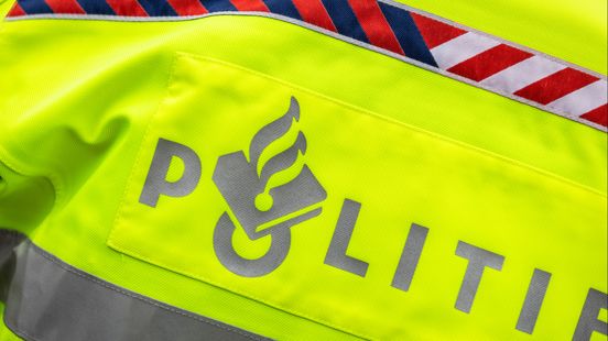 Te hoog voertuig zorgt voor ongeluk op A4, file met driekwartier vertraging. Te hoog voertuig zorgt voor ongeluk op A4, file met driekwartier vertraging.