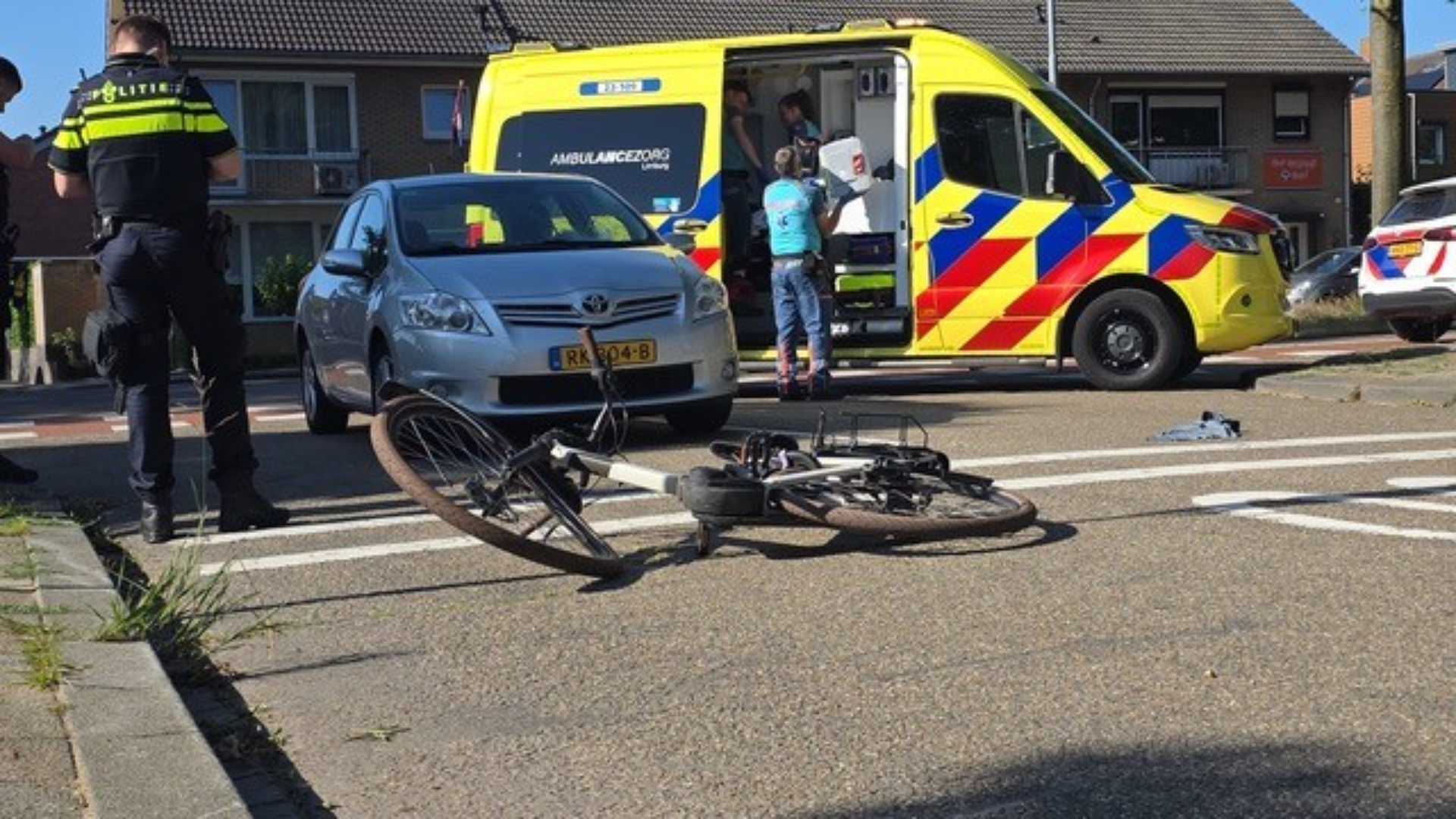 Fietsster gewond bij botsing met auto in Blerick.