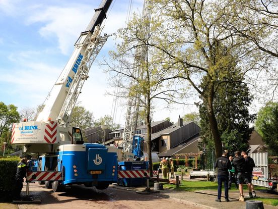 Wankele kraan in Leusden is weggehaald en gasleiding gedicht