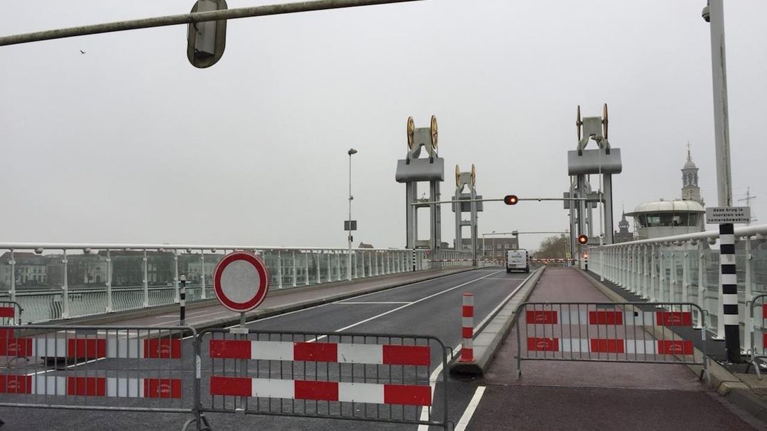 Stadsbrug Kampen afgesloten wegens storing