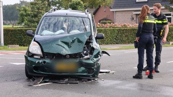 Bestuurder gewond bij botsing op kruising in Lunteren
