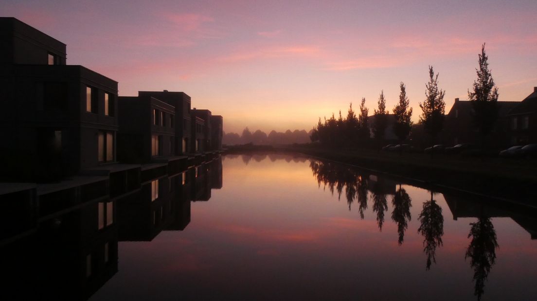 Mist, kalmte en kleuren in de ochtend