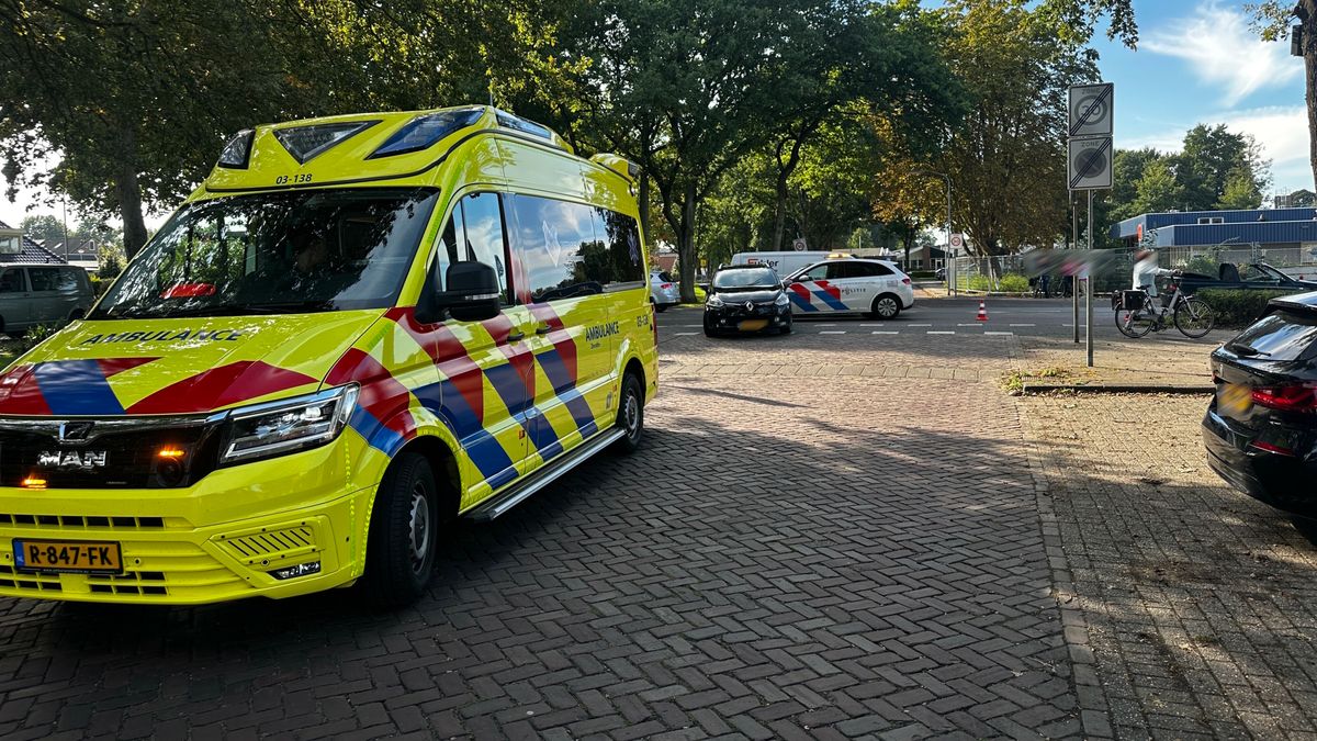 Fietser gewond na botsing met auto in Klazienaveen