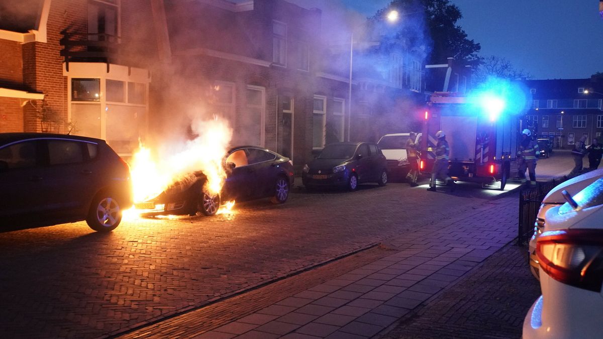 Opnieuw auto in Assen in brand