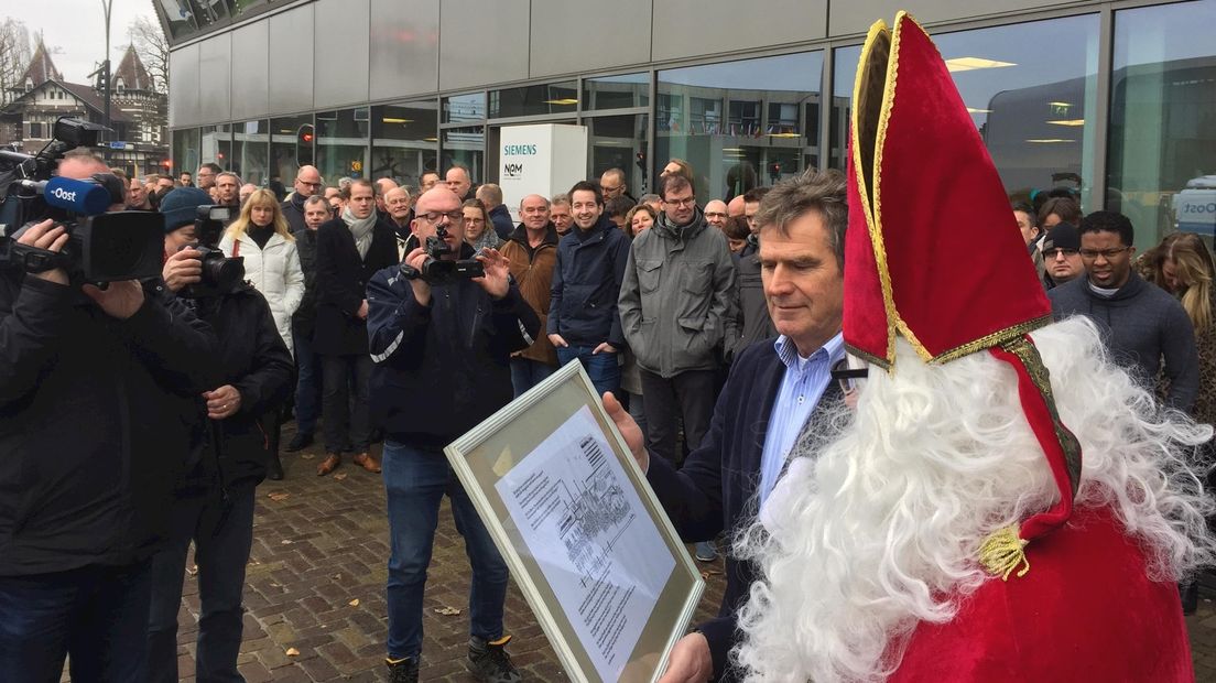 Sinterklaas steunt medewerkers Siemens