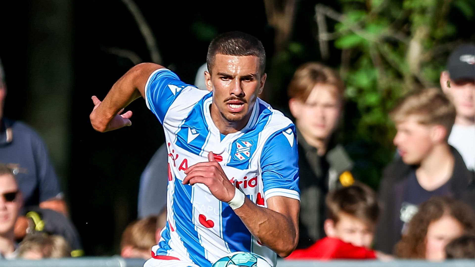 Hussein Ali in het shirt van SC Heerenveen