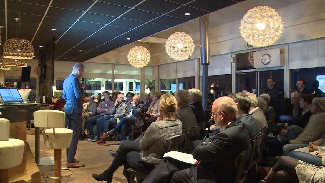 Tientallen bezoekers op eerste avond over toekomst van de zorg