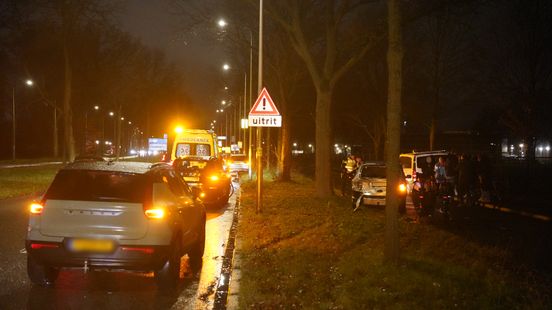 112 Nieuws: Autos botsen in Zwolle | Voetganger aangereden in Den Ham. 112 Nieuws: Autos botsen in Zwolle | Voetganger aangereden in Den Ham.