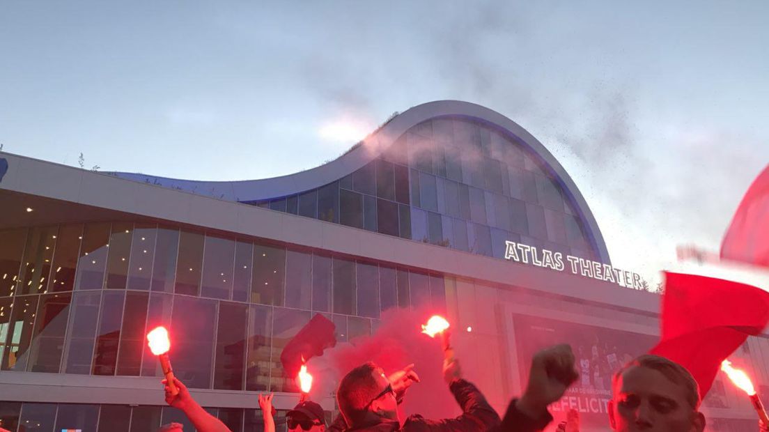 Volg hier live de huldiging van de ploeg van FC Emmen (Rechten: RTV Drenthe)