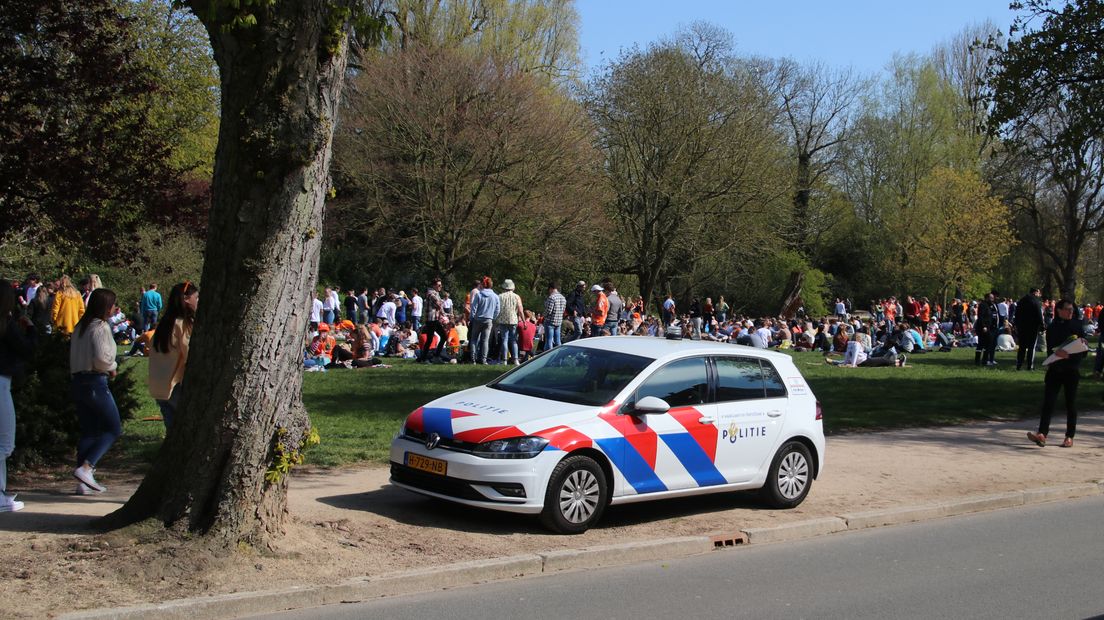 De politie handhaaft in het Noorderplantsoen