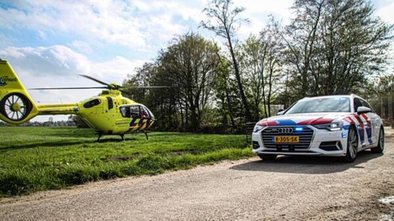 Motorcrosser ernstig gewond op motorcrossbaan na ongeluk in Hardinxveld-Giessendam. Motorcrosser ernstig gewond op motorcrossbaan na ongeluk in Hardinxveld-Giessendam.