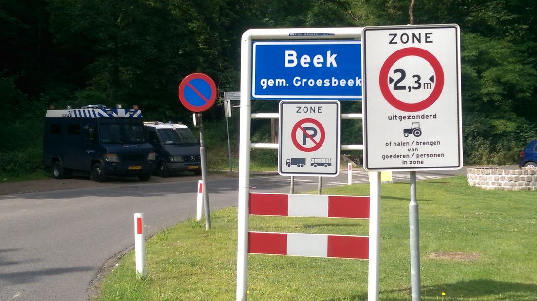 Het is misschien even wennen. Geen vrolijke meisjes die de benen hoog in de lucht gooien, maar deze stoere mannen veroveren zaterdag het danspodium in Beek, in de gemeente Berg en Dal.