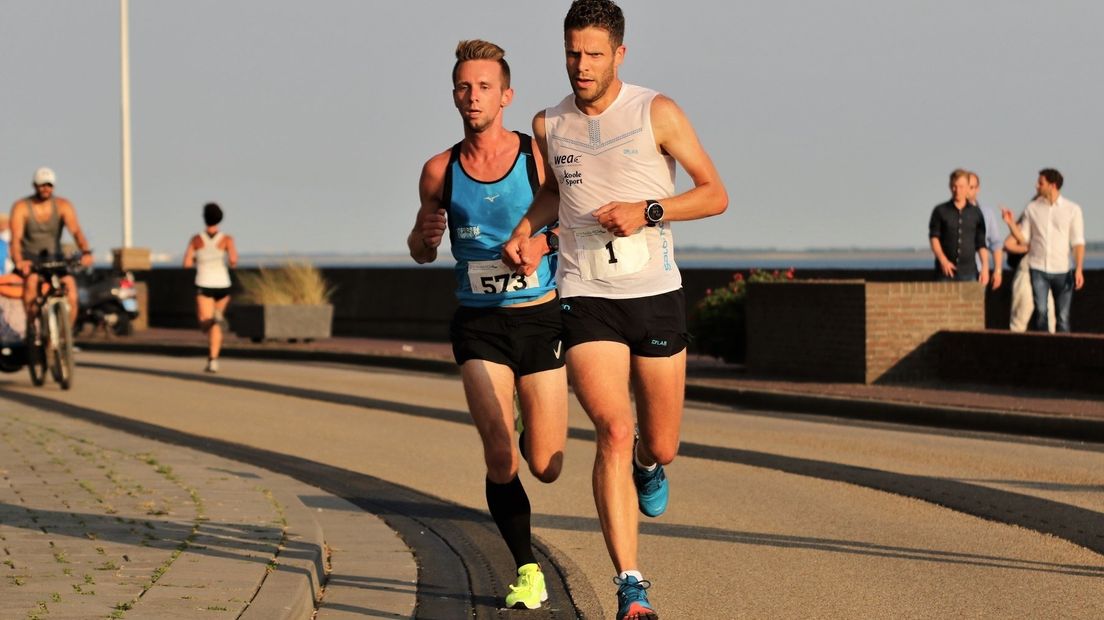 Patrick de Vos (links) en Tim Pleijte tijdens de Boulevardloop