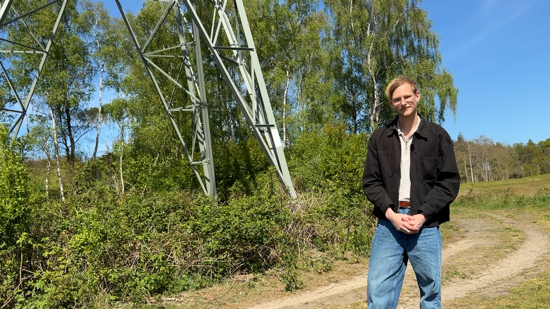 Vriendengroep bezoekt Maarn voor passie hoogspanningsmasten