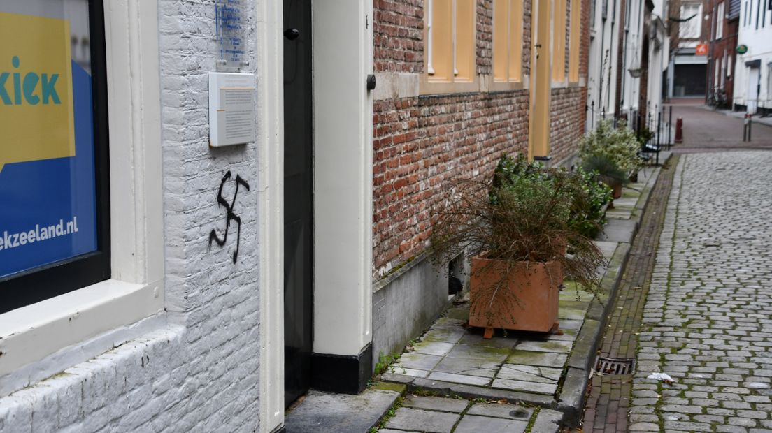 Synagoge in Middelburg beklad met hakenkruizen: 'Roept gevoelens van onveiligheid en angst op'