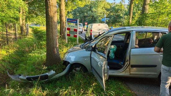 Blikschade na eenzijdig ongeval in Aalten. Blikschade na eenzijdig ongeval in Aalten.