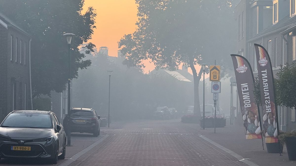 Nog altijd veel rook en brandlucht door nasmeulende natuurbrand