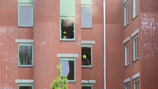 Brand in wooncomplex, drie mensen gecontroleerd in ambulance Home