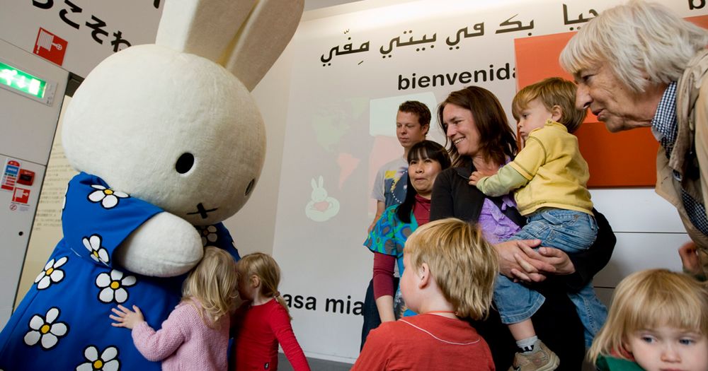Nijntje-boekje in het 'Utregs', bruna huis wordt nijntje museum - RTV