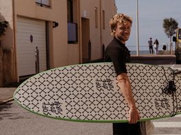 Jeffrey (28) zit al zes zomers in Zuid-Frans surfparadijs: 'Ben graag in Emmen, maar niet te lang'
