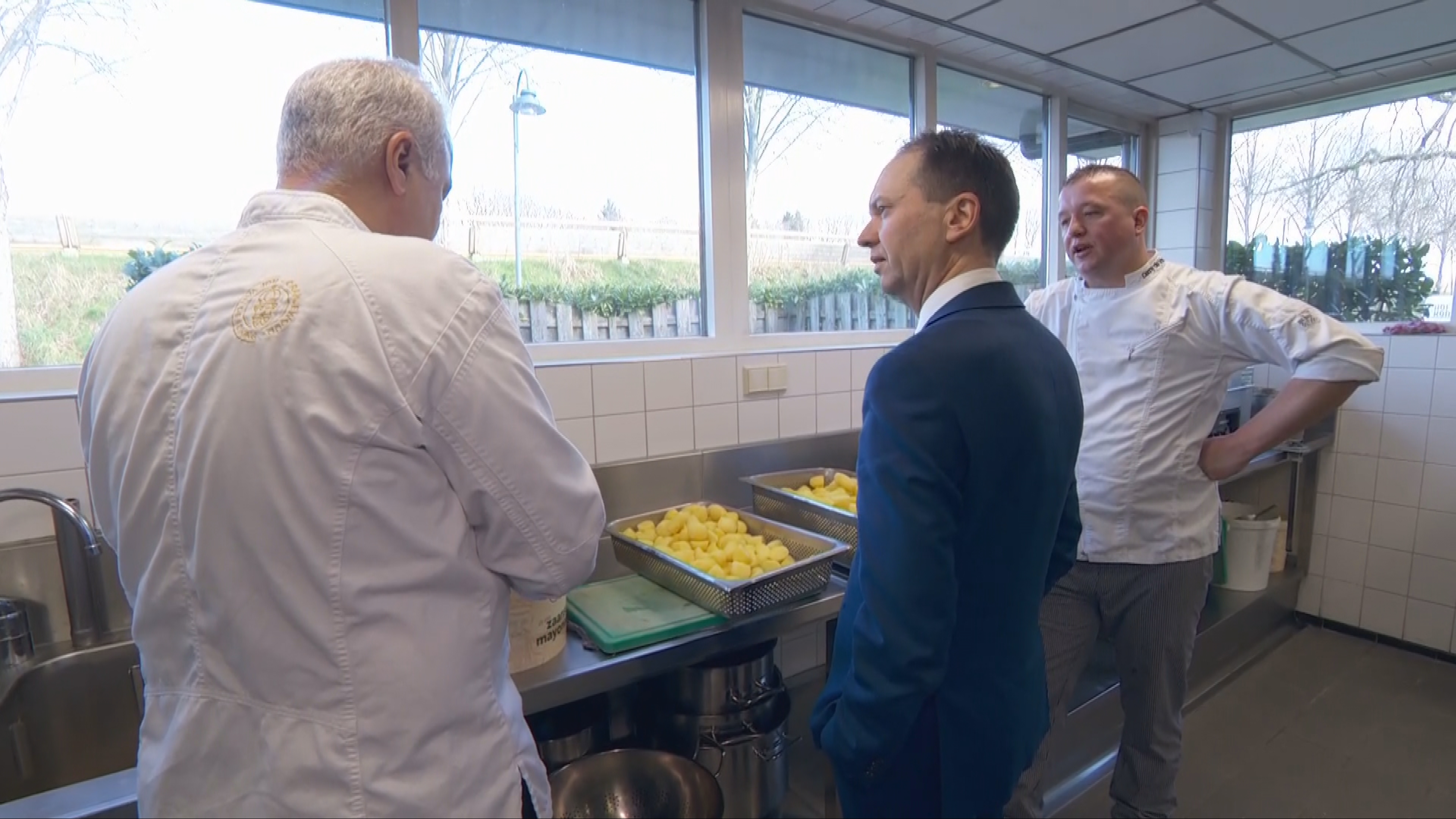 Minister Eddy van Hijum bracht een bezoek aan Hof van de Koning